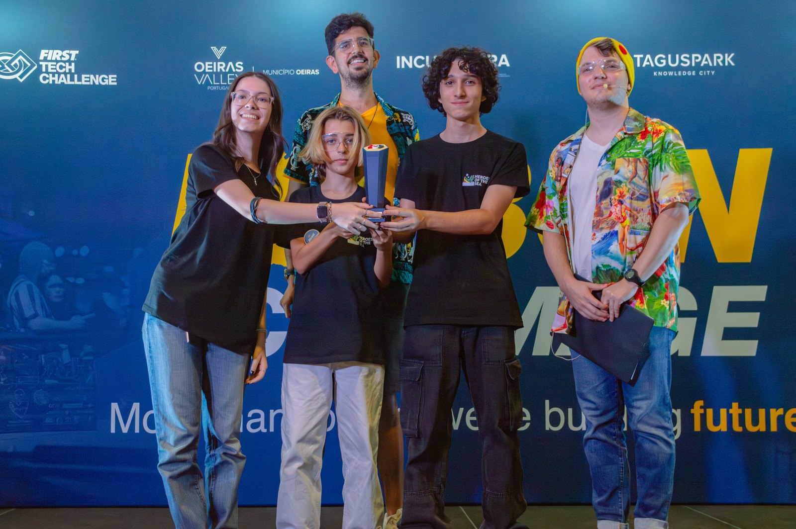 A team collecting an award together at the Lisbon Scrimmage